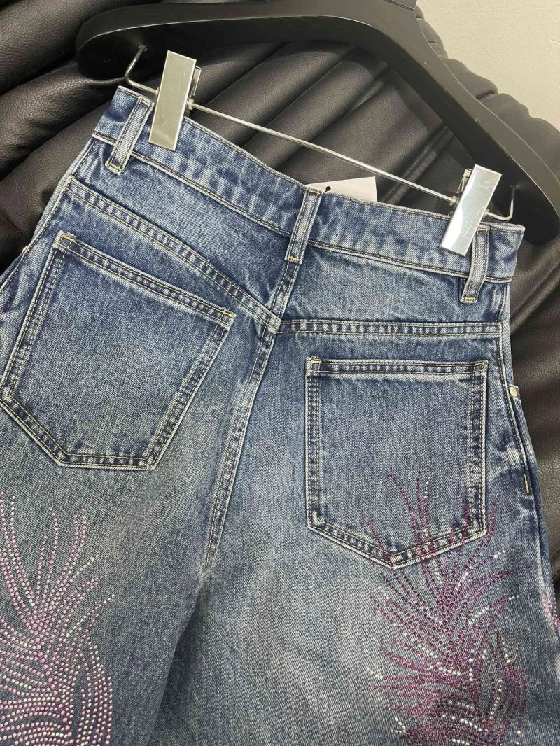 Supportive Chanel Jeans 108201