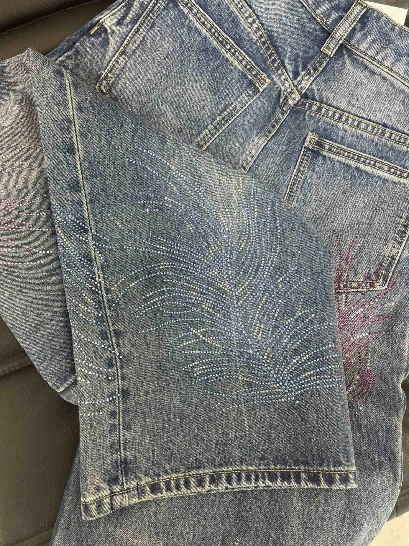 Supportive Chanel Jeans 108201