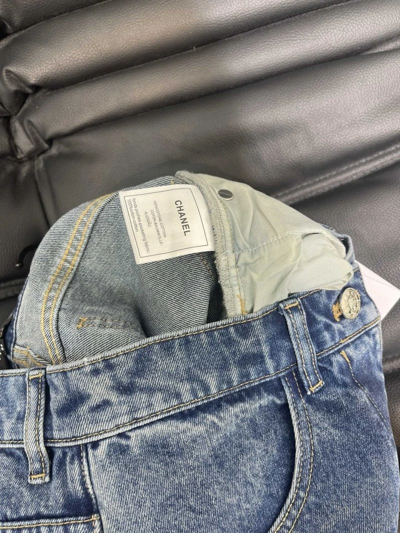 Supportive Chanel Jeans 108201