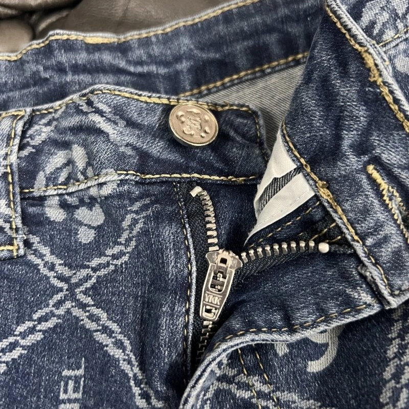 Resilient Chanel Jeans 109861