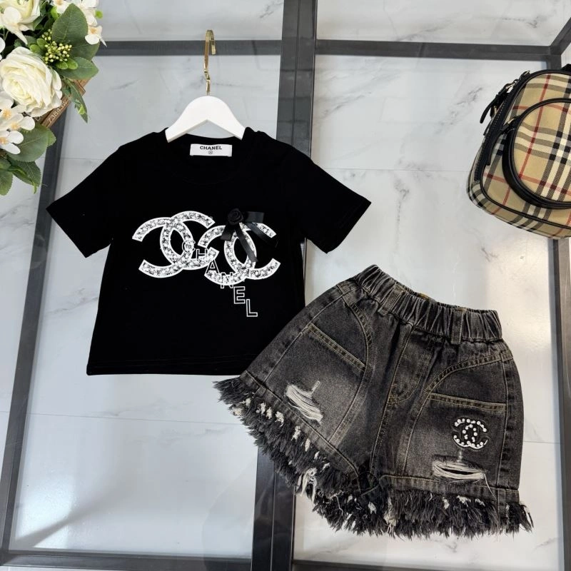 Trendsetting Chanel Kids 111132