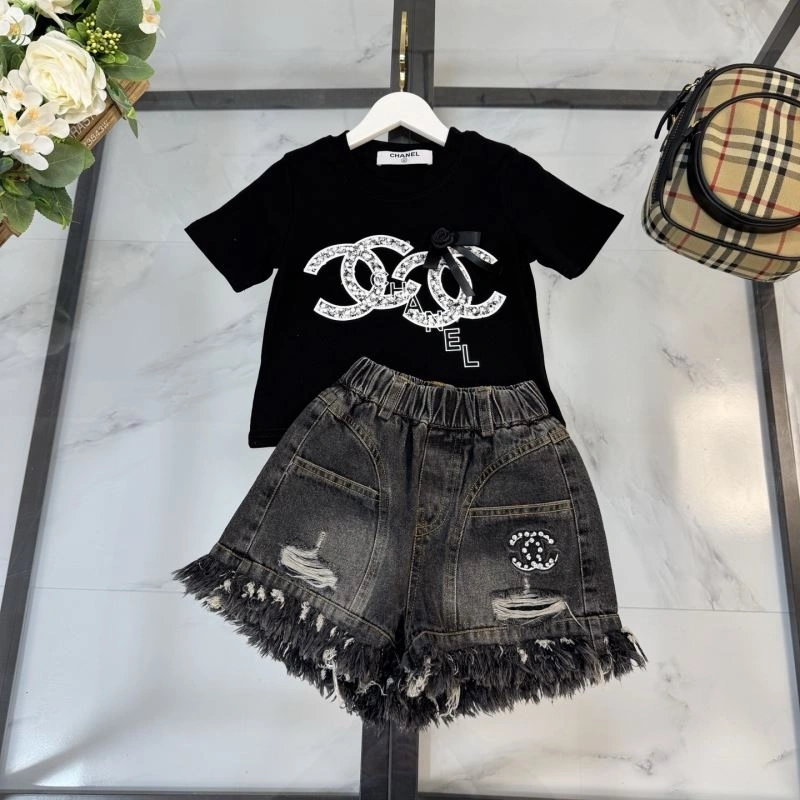 Trendsetting Chanel Kids 111132