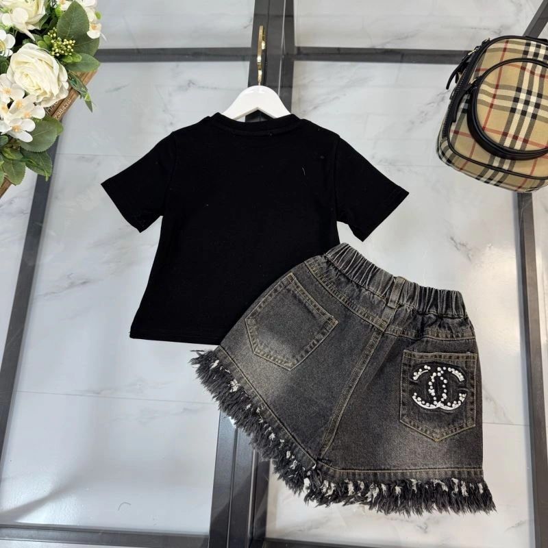 Trendsetting Chanel Kids 111132