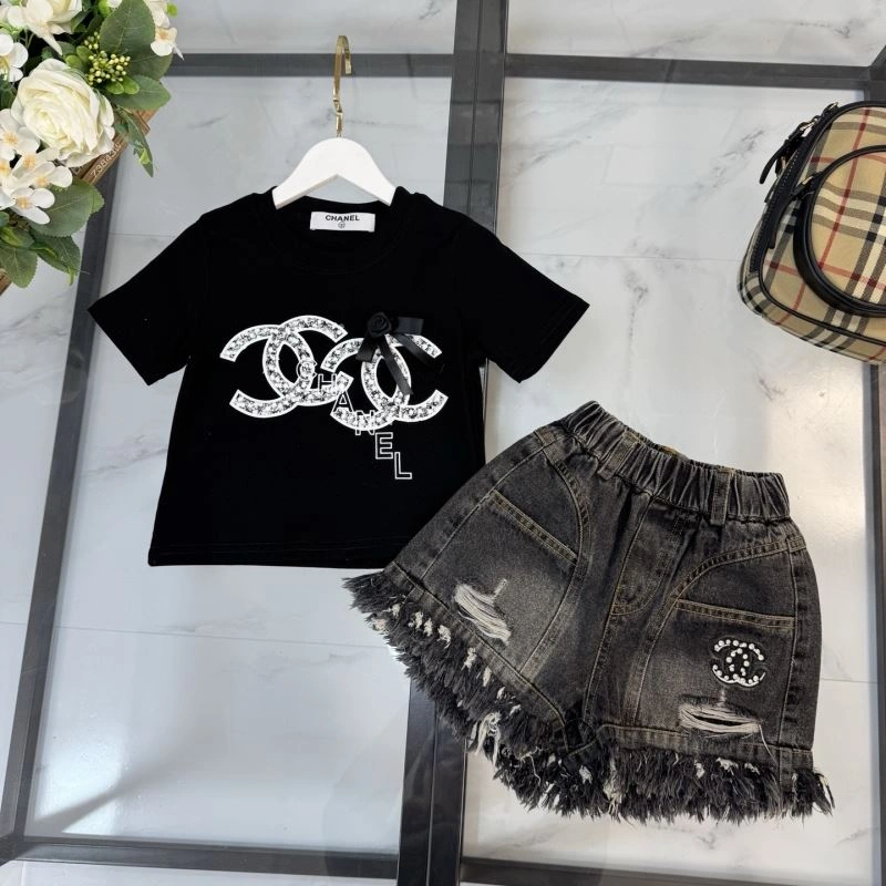 Trendsetting Chanel Kids 111132