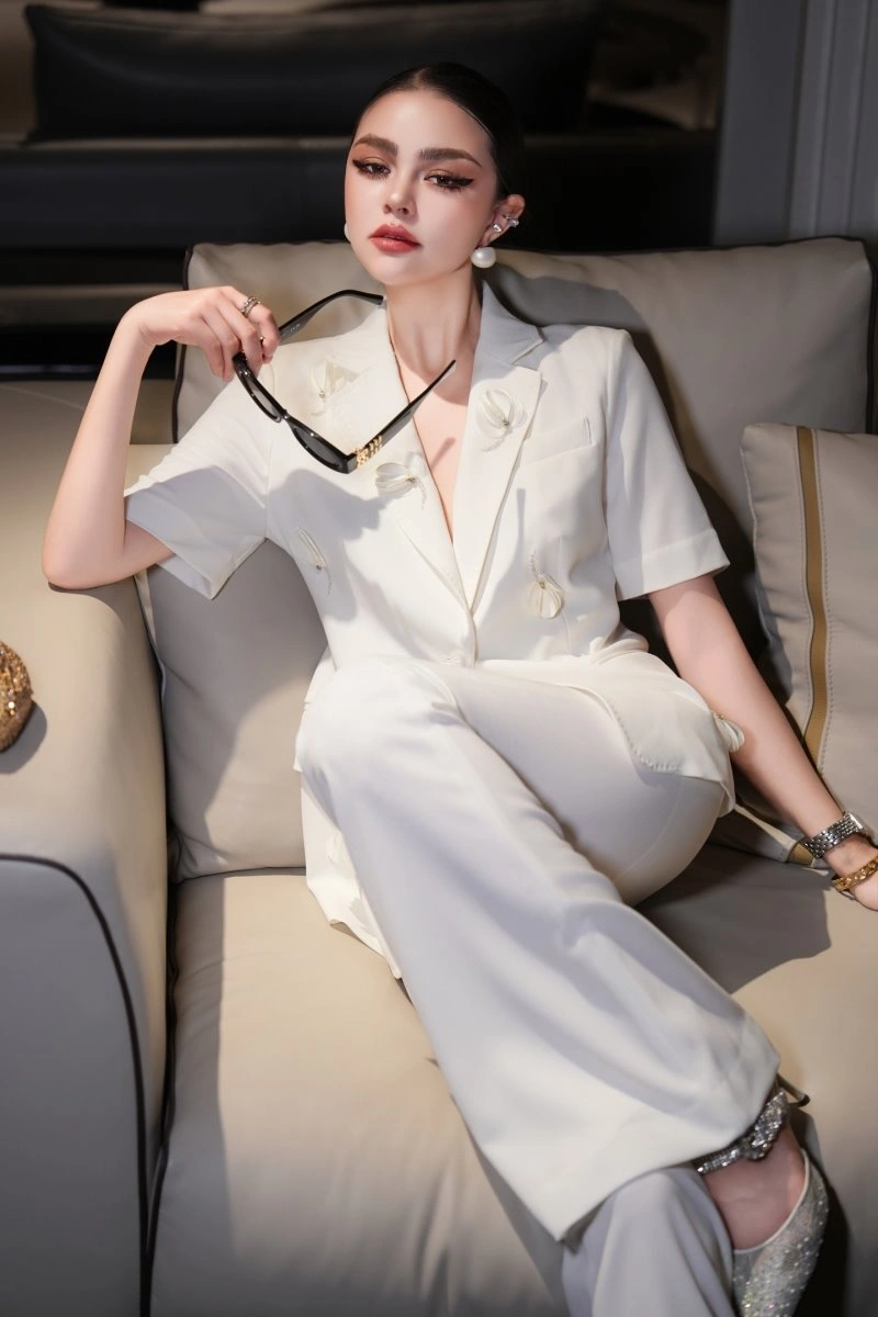 Bold Chanel Long Suits 108864