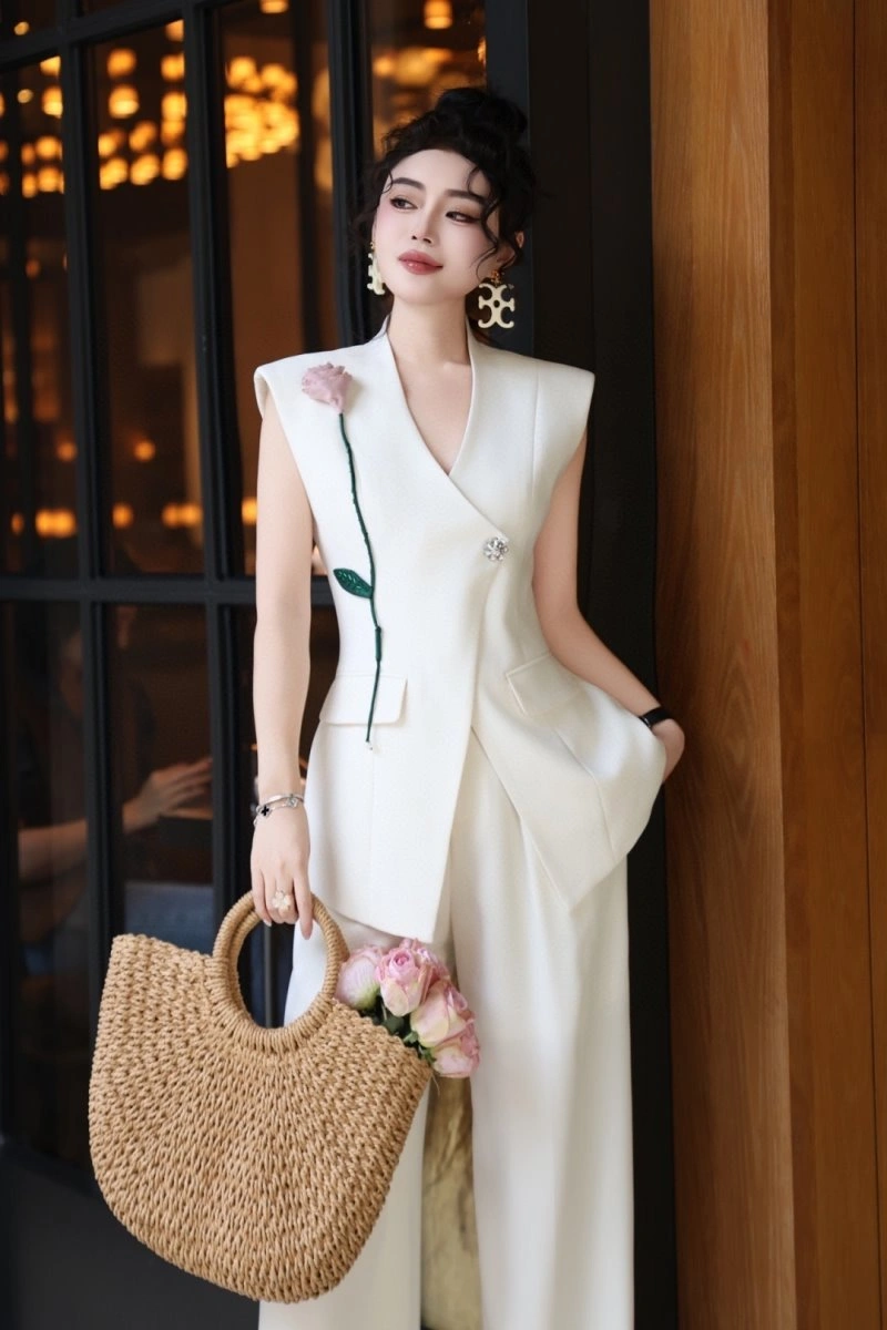 Packable Chanel Long Suits 108858