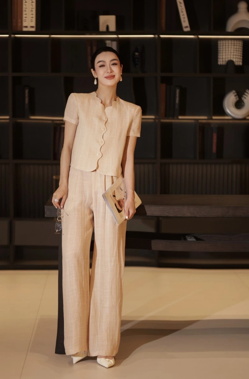 Chanel Long Suits StreetReady 110511