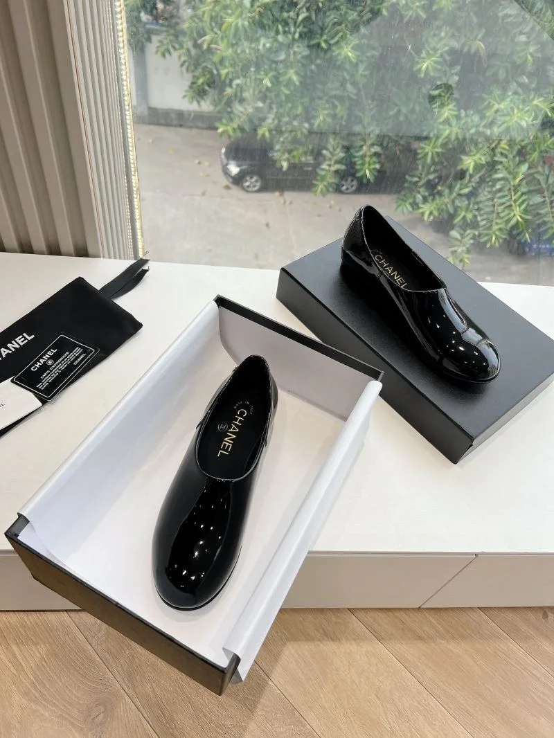 WeatherProof Chanel Low Shoes 18535