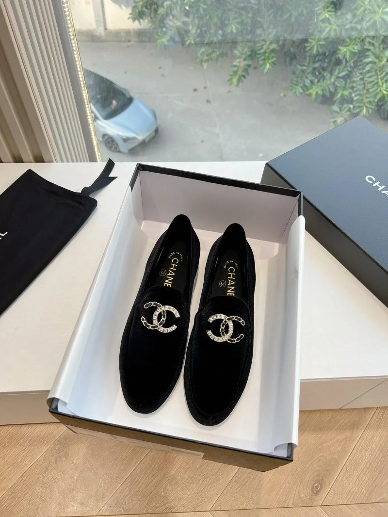 Resilient Chanel Low Shoes 18477
