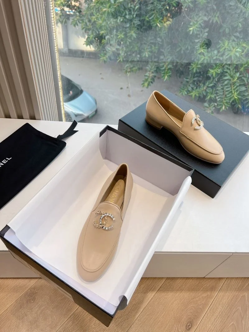 Sophisticated Chanel Low Shoes 18526
