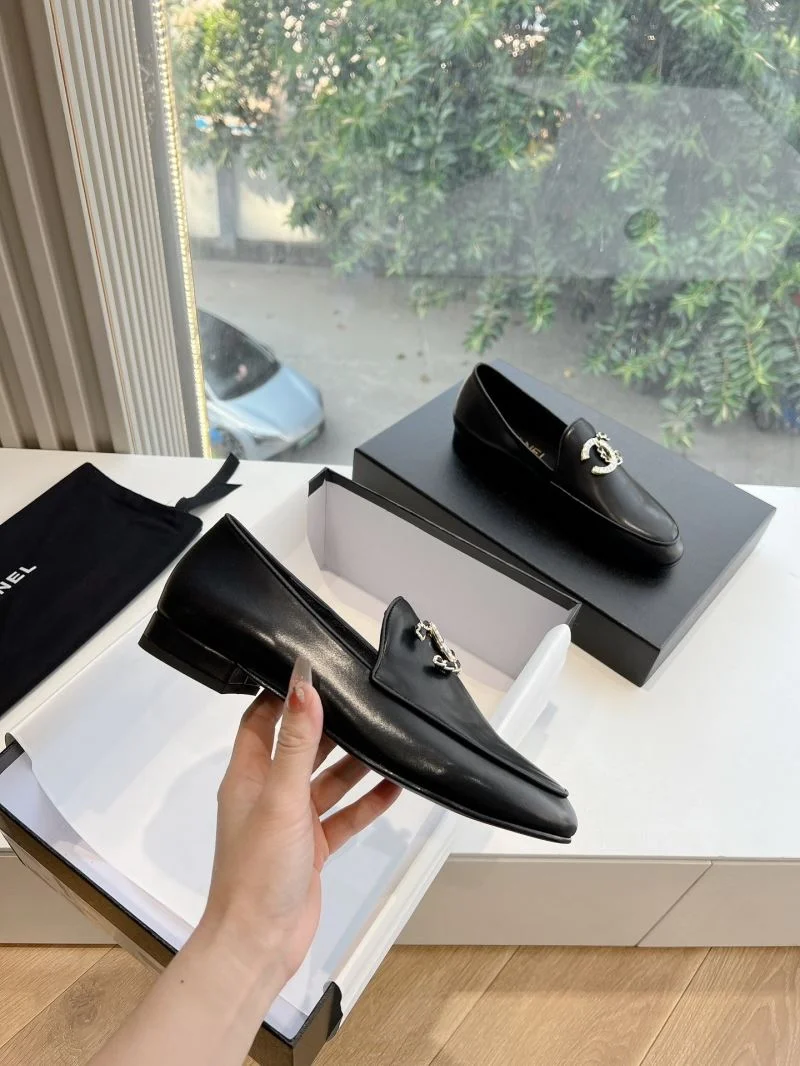 Chanel Low Shoes UrbanChic 18469