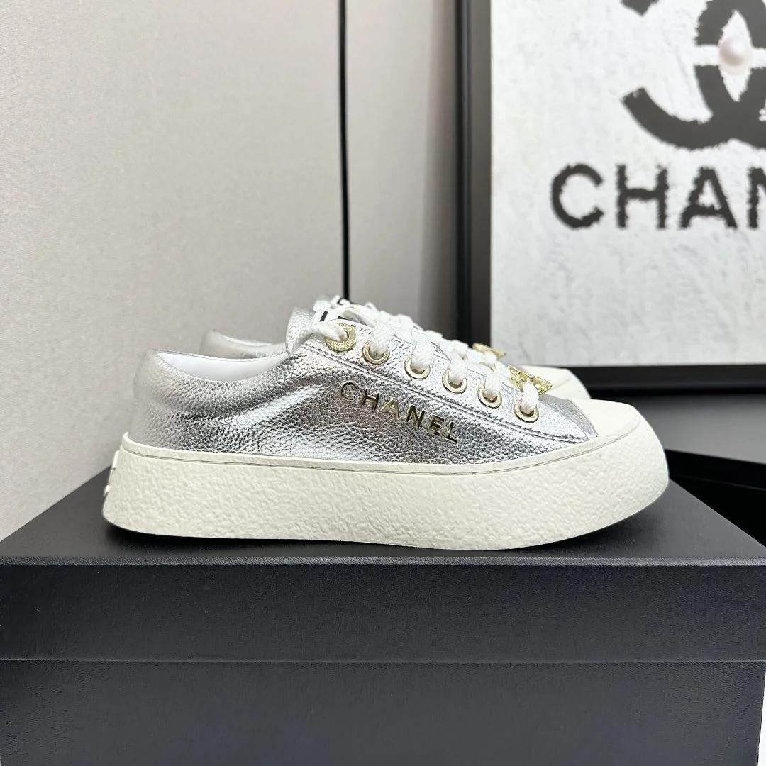 Lightweight Chanel Low Shoes 18475