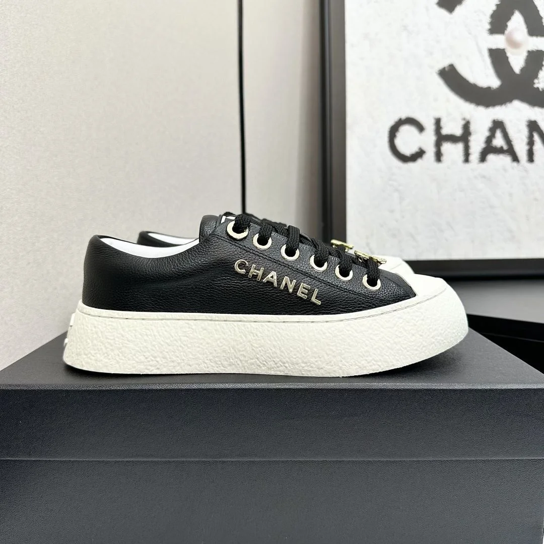Unisex Chanel Low Shoes 18467