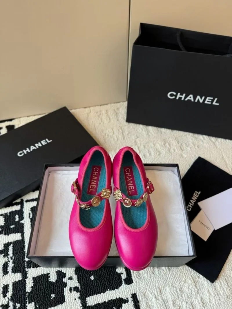 Chanel Low Shoes WaterResistant 20285