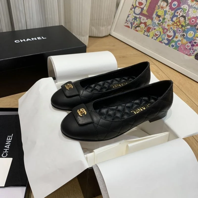 Trendsetting Chanel Low Shoes 20275