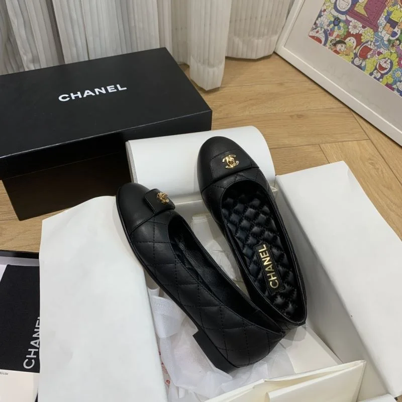 Trendsetting Chanel Low Shoes 20275
