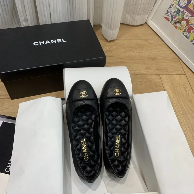 Trendsetting Chanel Low Shoes 20275