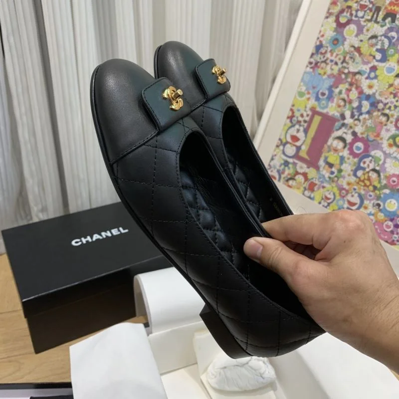 Trendsetting Chanel Low Shoes 20275