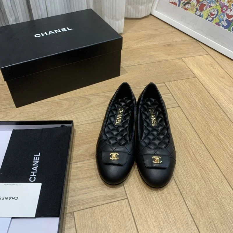Trendsetting Chanel Low Shoes 20275