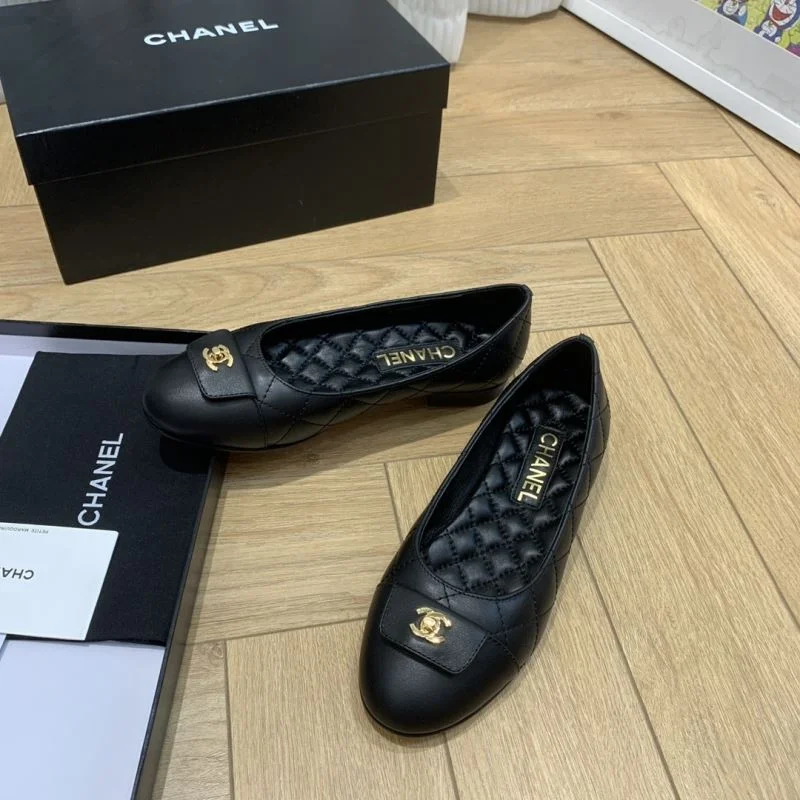 Trendsetting Chanel Low Shoes 20275