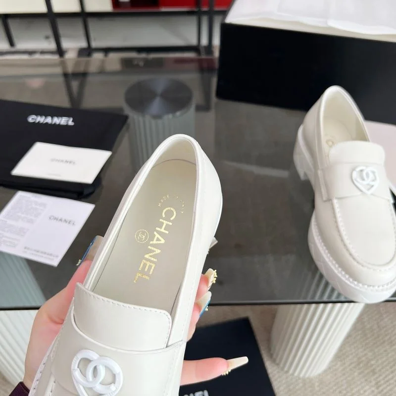 EyeCatching Chanel Low Shoes 20241