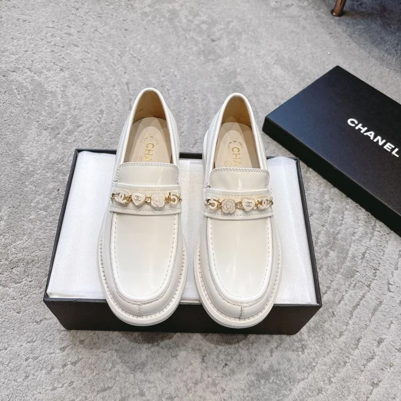 Chanel Low Shoes Bright 20359