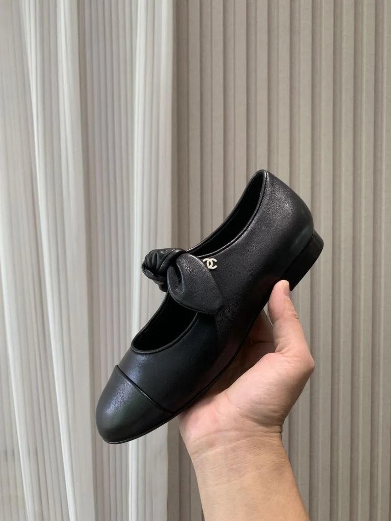 Casual Chanel Low Shoes 19294