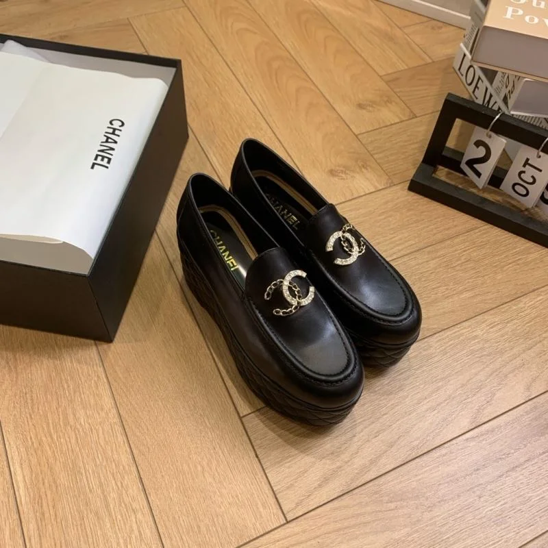 Chanel Low Shoes Versatile 19277