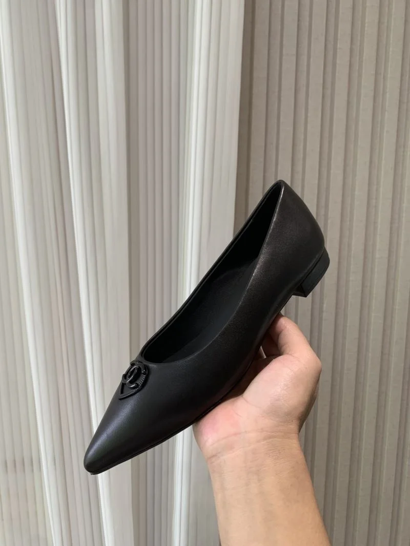 Chanel Low Shoes Unique 19270
