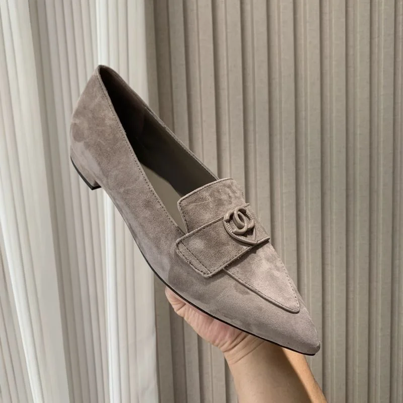 Chanel Low Shoes Sleek 19282