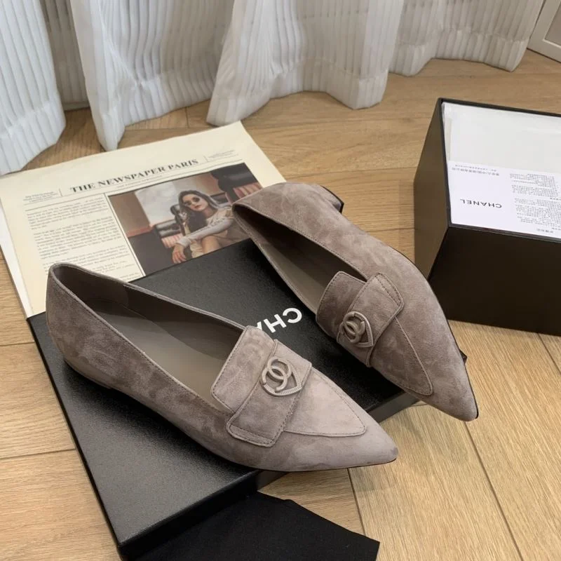 Chanel Low Shoes Sleek 19282