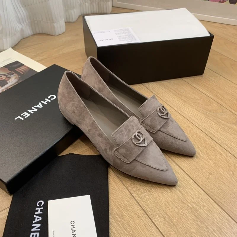 Chanel Low Shoes Sleek 19282