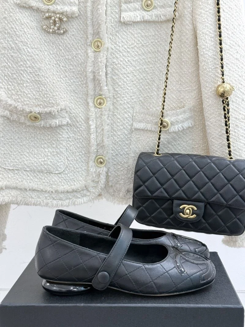Chanel Low Shoes Elegant 19246