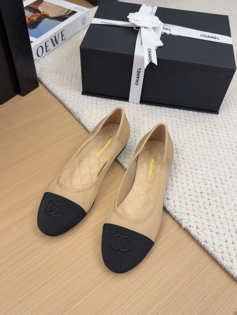 Chanel Low Shoes Flexible 19242
