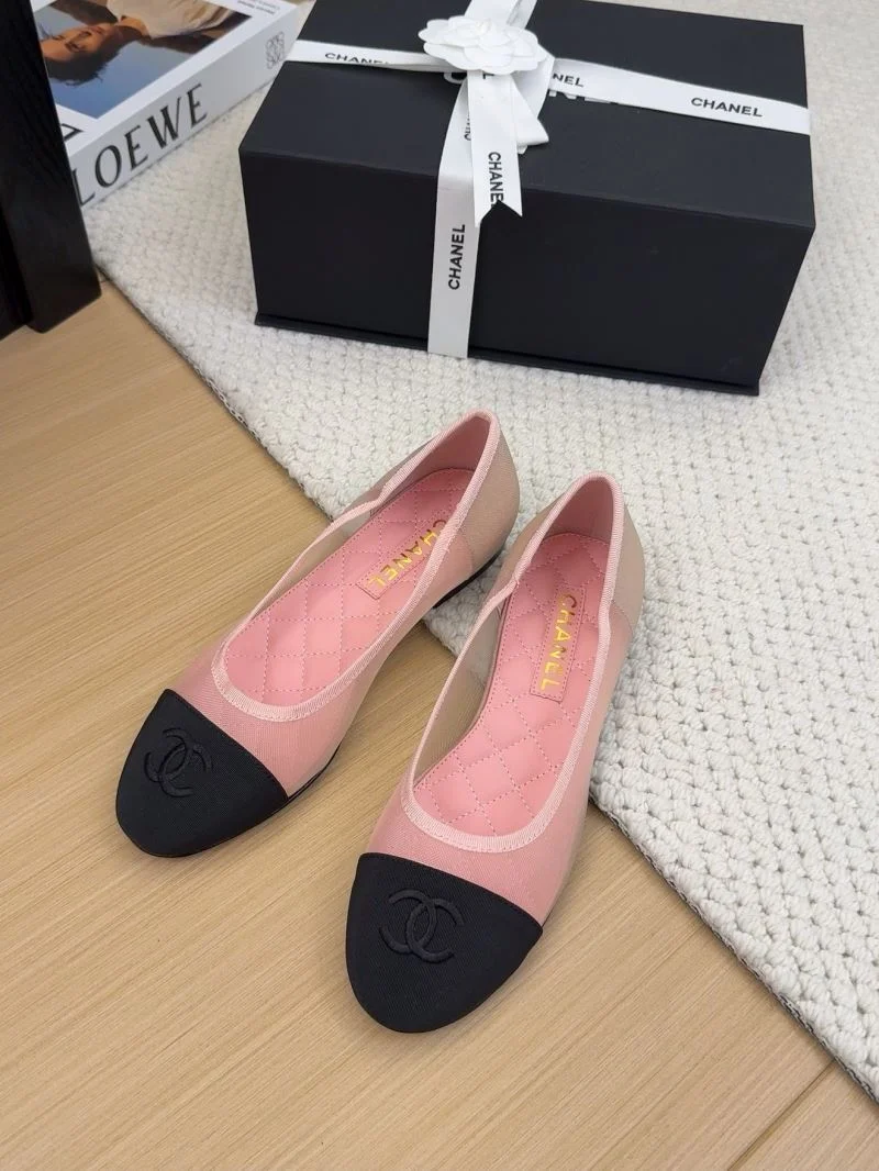 Supportive Chanel Low Shoes 19235