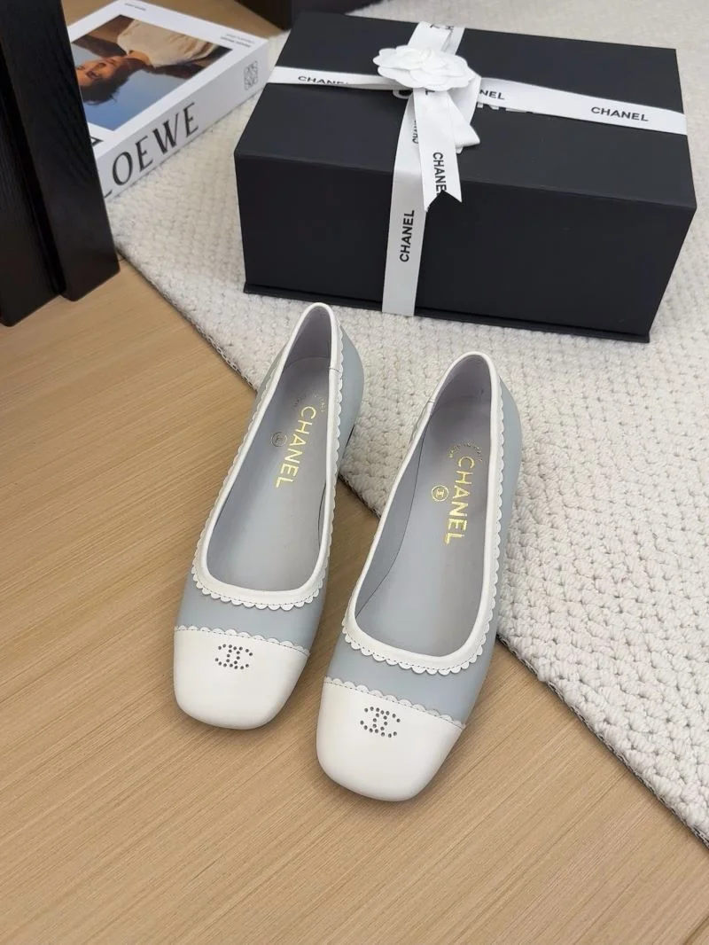 Compact Chanel Low Shoes 19293