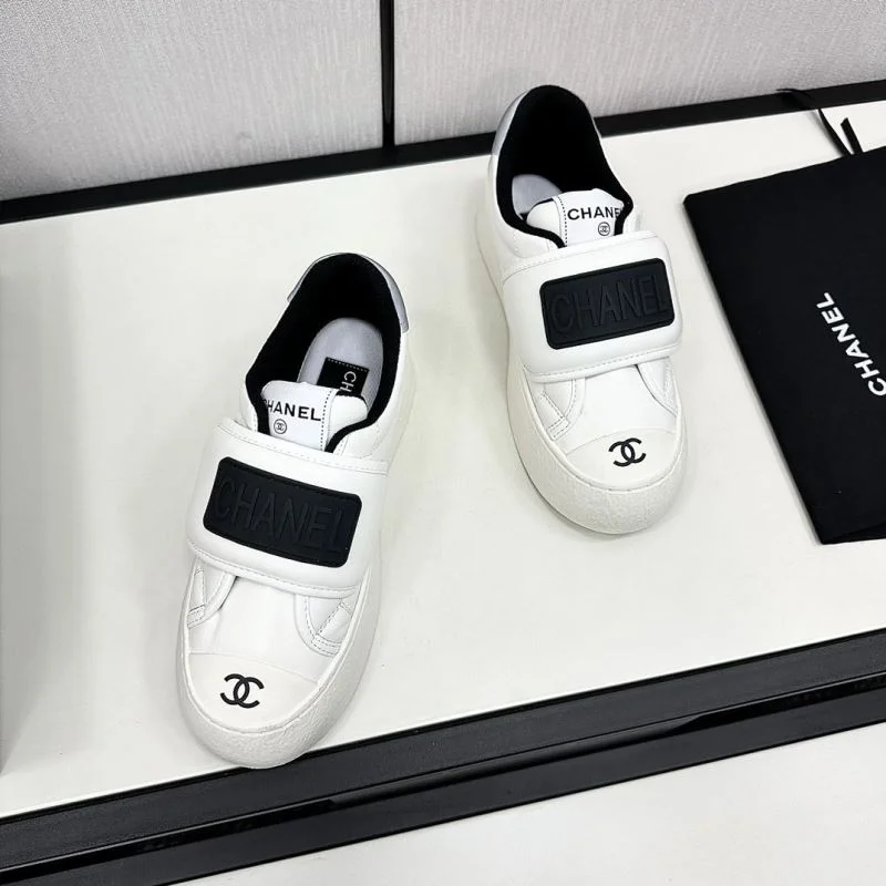 Bright Chanel Low Shoes 20437