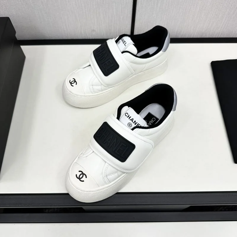 Bright Chanel Low Shoes 20437