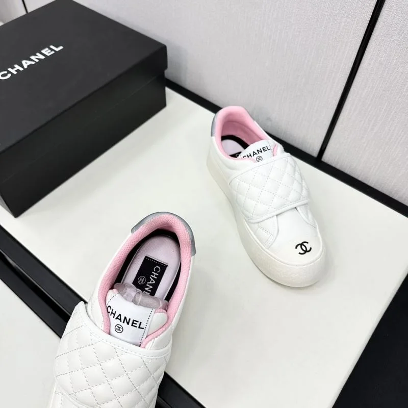 Chanel Low Shoes Unique 20441
