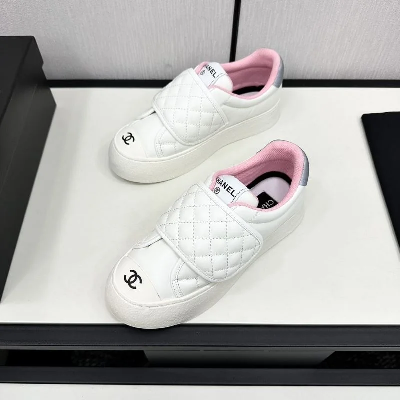 Chanel Low Shoes Unique 20441
