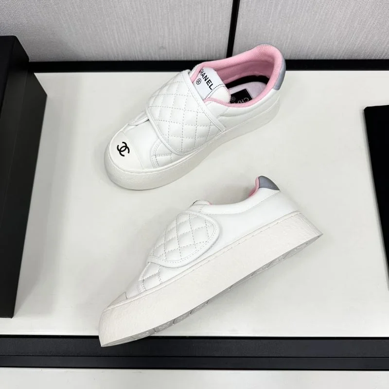 Chanel Low Shoes Unique 20441