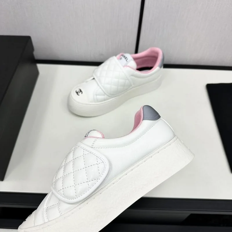 Chanel Low Shoes Unique 20441