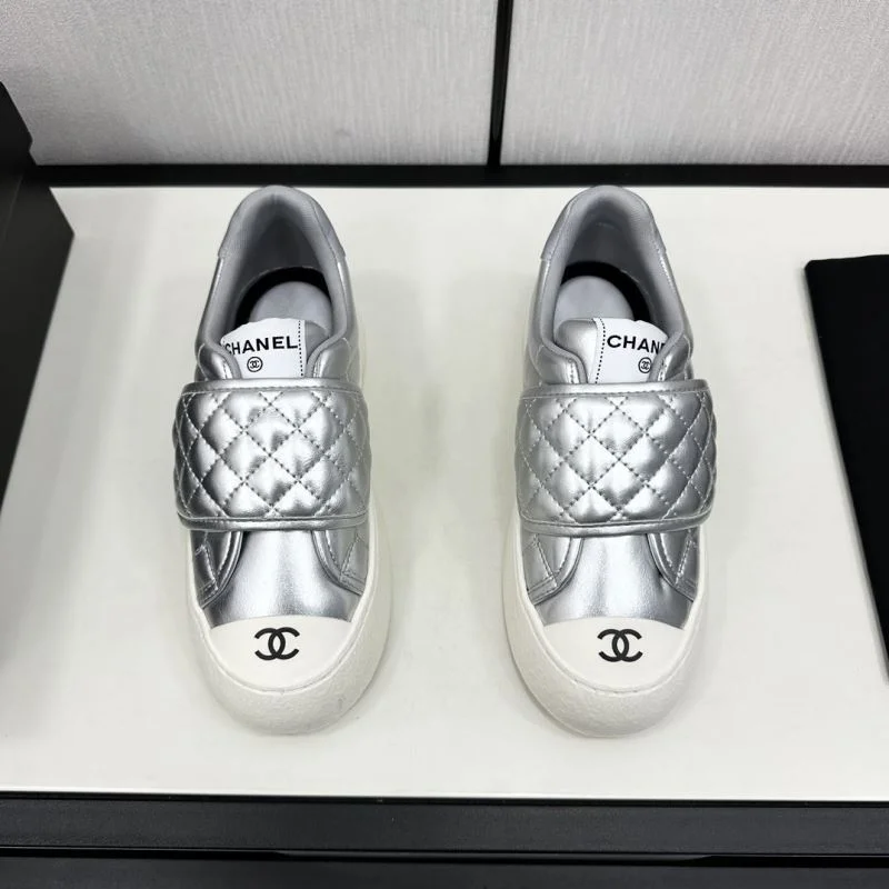 Durable Chanel Low Shoes 20438