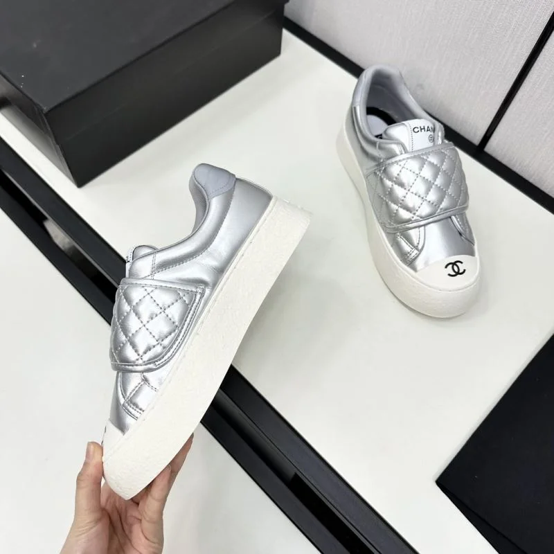 Durable Chanel Low Shoes 20438