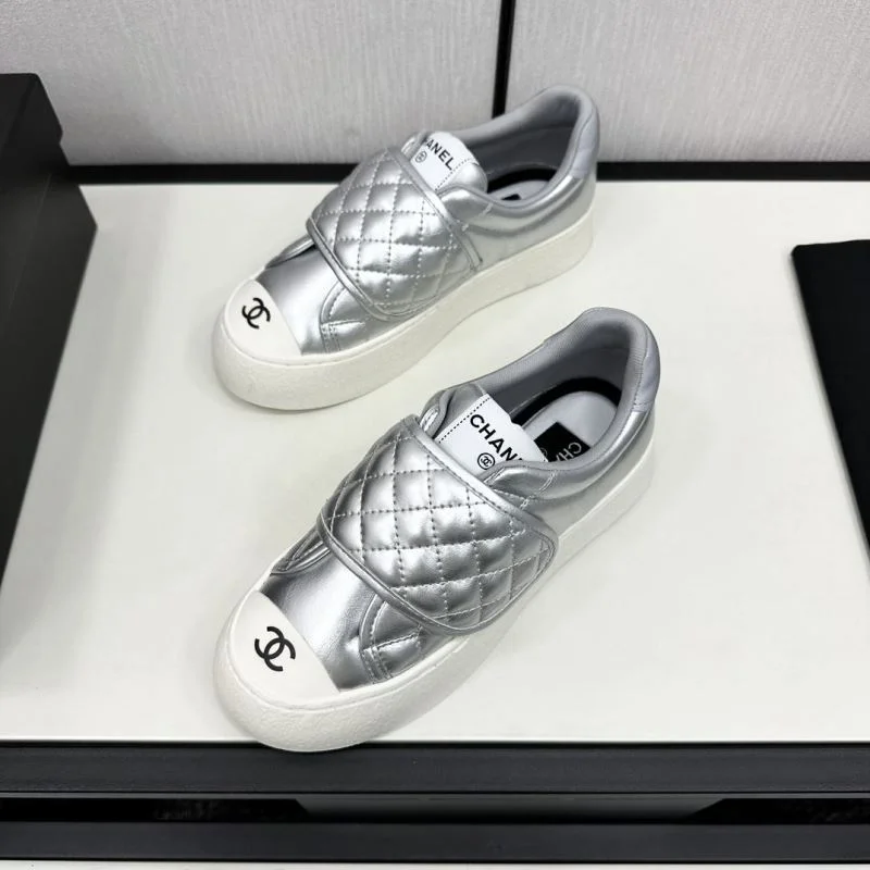 Durable Chanel Low Shoes 20438