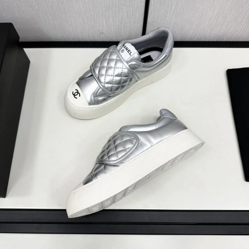 Durable Chanel Low Shoes 20438