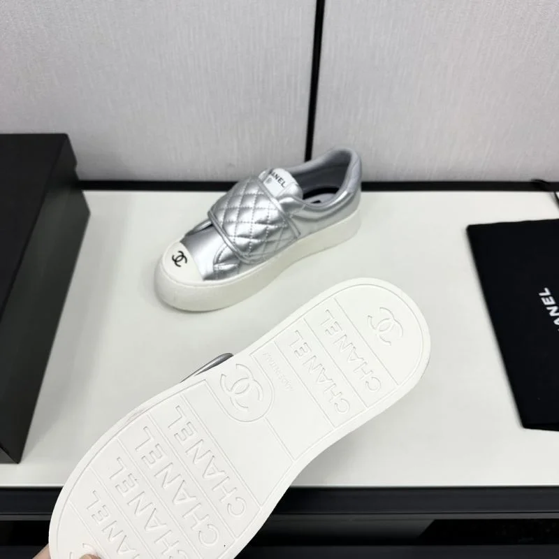 Durable Chanel Low Shoes 20438