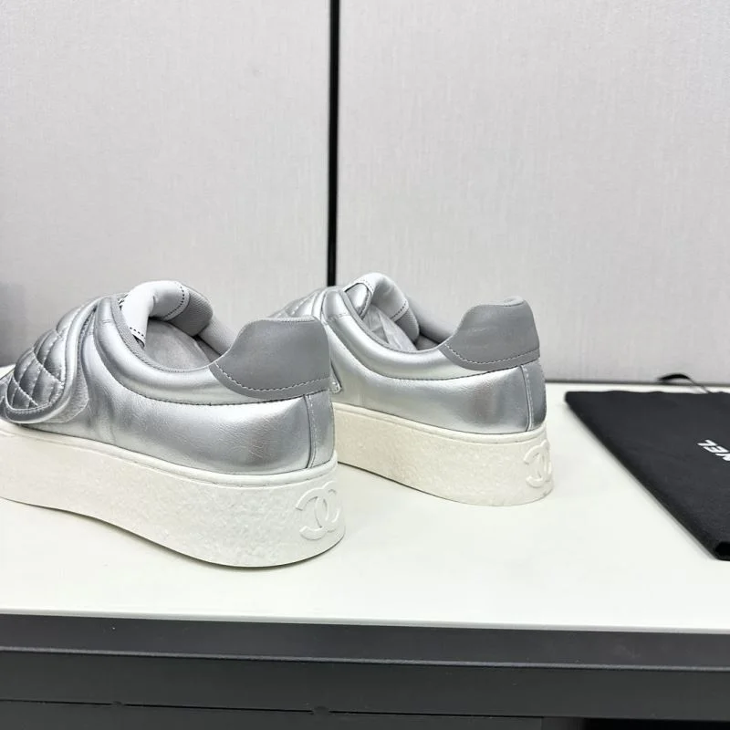 Durable Chanel Low Shoes 20438