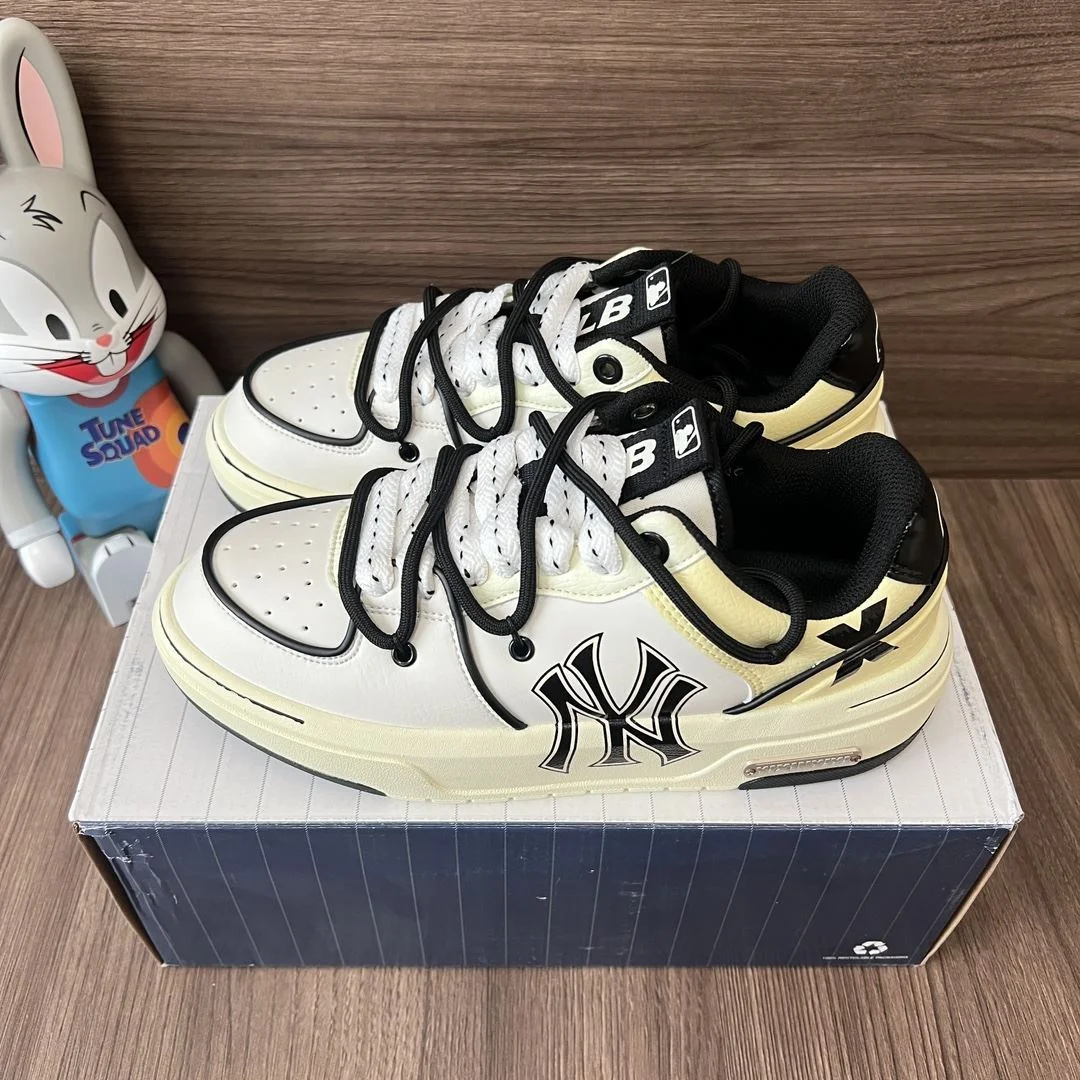 Chanel Low Shoes Lightweight 18128