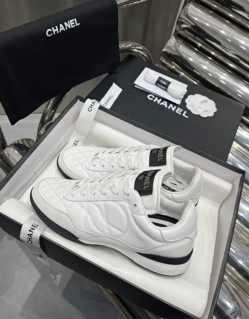 Bold Chanel Low Shoes 18117
